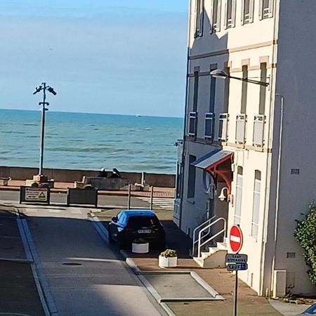 Appartement Avec Balcon Au 1Er Etage Vue Laterale Mer A 50 Metres De La Plage A Mers Les Bains. Exterior foto